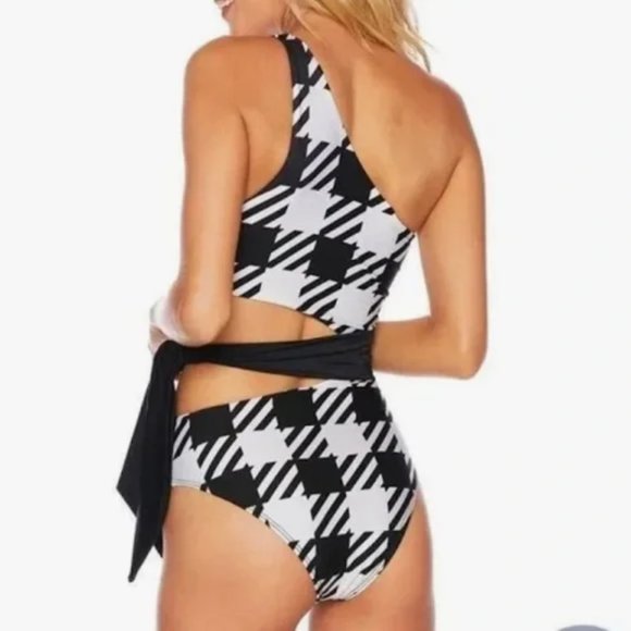 Beach Riot Carlie One Piece In Houndstooth - Picture 3 of 16